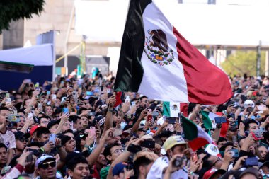 26 Kasım 2022, Mexico City, Mexico: Meksikalı taraftarlar, 26 Kasım 2022 tarihinde Mexico City, Mexico City 'de oynanan FIFA Dünya Kupası 2022' de Arjantin 'e karşı oynanan maçta Meksika' nın takımını desteklemek için devrim anıtındaki FIFA fan festivaline katıldılar.