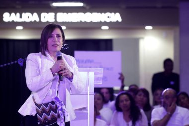 12 Ağustos 2023, Mexico City, Meksika: Eski Meksika Sosyal Kalkınma Bakanı Rosario Robles Berlanga, kızı Mariana Mo