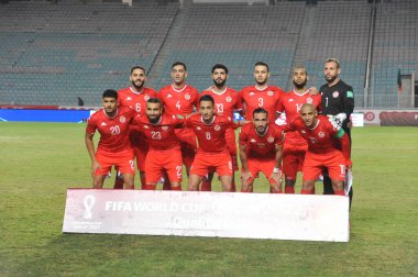 TUNIS, TUNISIA - NOVEMBER 16, 2021: Tunus Takımı, Rades Olimpiyat Stadyumu 'nda Tunus ve Zambiya arasında oynanan 2022 Dünya Kupası eleme maçında poz verdi
