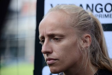 12 Temmuz 2022, Mexico City: Kadın Bayer Leverkusen oyuncuları Irina Pando, Amerika ile Bayer Leverkusen arasındaki maçı Meksika 'da 100 yıl süren Bayer maçının bir parçası olarak duyurmak için basın toplantısı düzenledi.