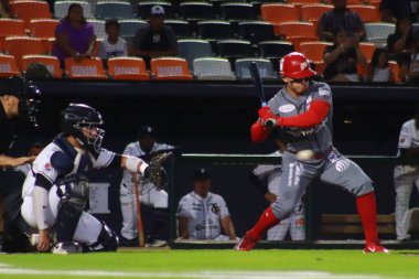 22 Mayıs 2023 Mexico City: Diablos Rojos 'dan Jess Fabela # 36 Beto Avila Stadyumu' nda Diablos Rojos del Mxico ile Tigres de Quintana Roo arasında oynanan maçta topa vuruyor.