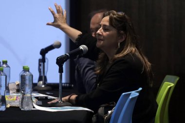 25 Temmuz 2023, Mexico City, Meksika: Bağımsız Uzmanlar Disiplinler Grubu 'ndan Angela Buitrago ve Carlos Beristain ve Iguala davasıyla ilgili VI raporu sırasında Meksika' daki Tlatelolco Üniversitesi Kültür Merkezi 'nde
