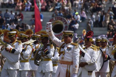 15 Ağustos 2023, Srinagar, Hindistan 77. bağımsızlık gününü gurur ve onurla kutluyoruz! Ulusal Bayrağın Bakshi Stadyumu Srinagar 'da asılması ilham verici bir manzara. 15 Ağustos 2023, Srinagar, Hindistan