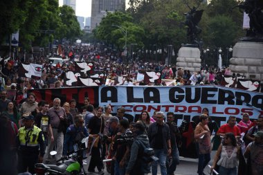 8 Haziran 2023, Mexico City, Meksika: Zapatistas cemaati üyeleri, örgütler, aktivistler ve Zapatista Ulusal Kurtuluş Ordusu (EZLN) destekçileri, Chiapas 'taki milis saldırılarına karşı yürütülen küresel eylem yürüyüşüne katıldılar.