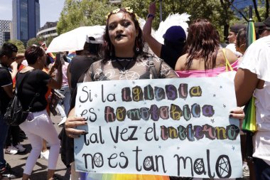 24 Haziran 2023, Mexico City: Mexico City 'deki XLV LGBTTTIQA + gurur yürüyüşüne yaklaşık 250.000 kişi katıldı. 24 Haziran 2023 'te Mexico City, Meksika