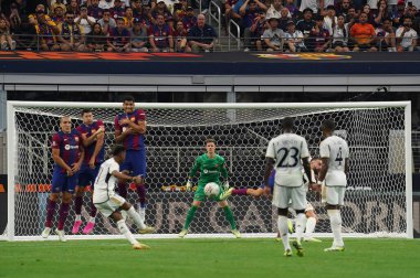 29 Temmuz 2023, Arlington, Teksas, ABD: Barcelona 'nın kalecisi Marc-Andre ter Stegen, AT & T Stadyumu' nda oynanan Soccer Champions Tour maçı sırasında gözünü toptan ayırmıyor