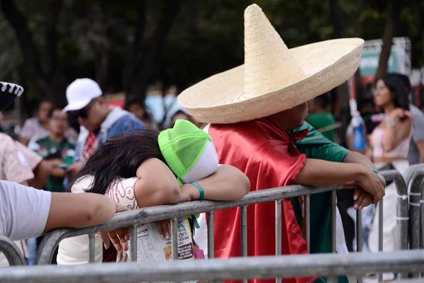 2022年11月26日 墨西哥城 墨西哥球迷参加在革命纪念碑举行的国际足联球迷节 以支持墨西哥球队在2022年世界杯卡塔尔期间与阿根廷的比赛 — 图库照片