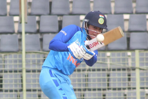 7 Ekim 2022 'de Sylhet, Bangladeş: Smriti Mandhana Hindistan Bayanlar Takımı, Sylhet Uluslararası Kriket Stadyumu' nda düzenlenen 2022 Kadınlar Kriket Kupası 'nda,