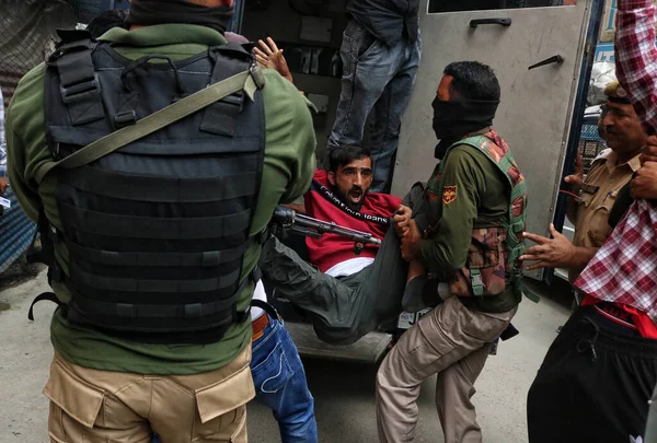 Luglio 2023 Srinagar Kashmir India Poliziotti Indiani Arrestano Gli Aspiranti — Foto Stock