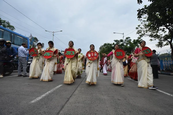 Junio 2023 Kolkata India Miles Devotos Hindúes Celebran Ulta Rath —  Fotos de Stock