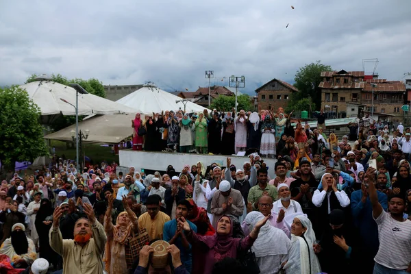 Lipca 2023 Srinagar Kaszmir Indie Kaszmirscy Muzułmanie Podnoszą Ręce Gdy — Zdjęcie stockowe