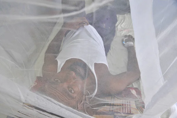 7月2023 シレット バングラデシュ デング熱を患っている人々は バングラデシュのシレット マグマグマニ医科大学病院のデングコーナーで治療を受けます 6人以上の患者がこのDengueコーナーで治療を受けています デング熱患者の診断数 — ストック写真