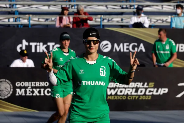 2022年11月9日 墨西哥城 立陶宛队在第5届世界杯期间与日本和南非的比赛中与中国香港队作战的球员 — 图库照片