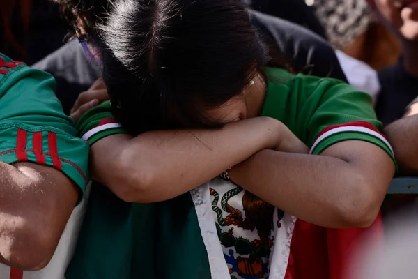 Νοεμβρίου 2022 Πόλη Του Μεξικού Μεξικό Μεξικάνοι Φίλοι Παρίστανται Στο — Φωτογραφία Αρχείου