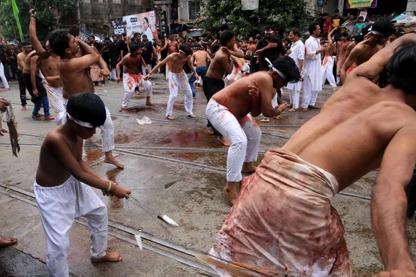Luglio 2023 Calcutta India Musulmani Sciiti Flagellano Durante Una Processione — Foto Stock