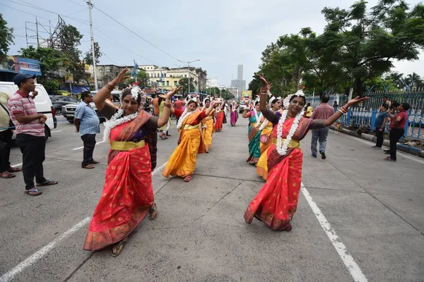 stock image June 28, 2023, Kolkata, India. Thousands of Hindu devotees celebrate the Ulta-Rath Yatra (Journey of chariots with deities of Jagannath, Balaram, and Subhadra) that organised by the International Society for Krishna Consciousness (ISKCON)