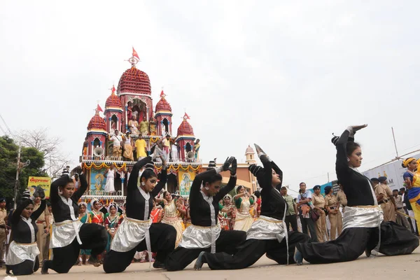 Junio 2023 Hooghly India Devotos Hindúes Bailan Frente Chariot Ceremonia — Foto de Stock