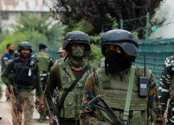 Agosto Srinagar Kashmir India Pattugliamento Delle Truppe Paramilitari Indiane Durante — Foto Stock