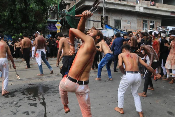 29 Temmuz 2023, Kolkata, Hindistan: Şii Müslüman yas tutanlar, Ashura 'nın onuncu gününde Muharram' ın onuncu gününde kendilerini kırbaçlarlar. 29 Temmuz 2023 'te Kolkata, Hindistan' da