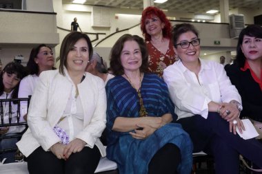 12 Ağustos 2023, Mexico City, Meksika: Eski Sosyal Kalkınma Bakanı Rosario Robles Berlanga ve eski başkan adayı Cecilia Soto,