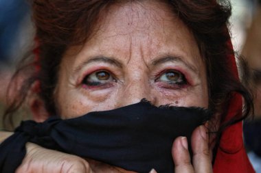 12 Temmuz 2023, Srinagar Kashmir, Hindistan: Jammu ve Kashmir Pradesh Kongre Komitesi 'nin (JKPCC) kadın çalışanı, Srinagar' daki Kongre Karargâhında sessiz bir protesto (Maun Satyagaraha) düzenledi.