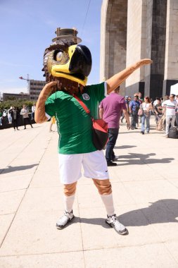 26 Kasım 2022, Mexico City, Mexico: Meksikalı taraftarlar, 26 Kasım 2022 tarihinde Mexico City, Mexico City 'de oynanan FIFA Dünya Kupası 2022' de Arjantin 'e karşı oynanan maçta Meksika' nın takımını desteklemek için devrim anıtındaki FIFA fan festivaline katıldılar.