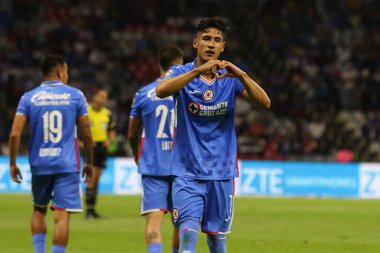 29 Nisan 2023, Mexico City, Meksika: Cruz Azul 'lu Uriel Antuna, 2023 Kapanış Turnuvası' nda Santos Laguna ile Cruz Azul arasında oynanan futbol maçında attığı golü kutluyor.