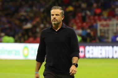 11 Mart 2023, Mexico City, Meksika: Pumas futbol takımı antrenörü Rafael Puente, Cruz Azul ve Kapanış Turnuvası 'ndan Pumas arasında oynanan karşılaşma sırasında Azteca Stadyumu' nda oynanmıştır.