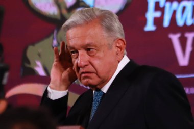 16 Ağustos 2023, Mexico City, Meksika: Meksika Başkanı Andres Manuel Lopez Obrador, Ulusal Saray 'da gazetecilerin önünde günlük brifing sırasında konuşuyor. 16 Ağustos 2023 'te Mexico City, Meksika' da. (Fotoğraf: Carlos Santiago / E