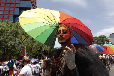24 Haziran 2023, Mexico City: Mexico City 'deki XLV LGBTTTIQA + gurur yürüyüşüne yaklaşık 250.000 kişi katıldı. 24 Haziran 2023 'te Mexico City, Meksika' da (Fotoğraf: Luis Barron / Eyepix Group).