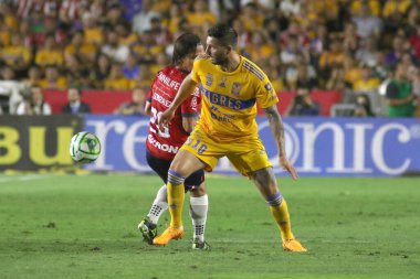 25 Mayıs 2023, Monterrey, Meksika: UANL 'li Tigres' li Andre Pierre Gignac, UANL 'li Tigres ile Üniversite Stadyumu' ndaki MX Ligi takımlarından Guadalajara 'lı Chivas arasında oynanan Kapanış Turnuvası final maçında topa hükmediyor.