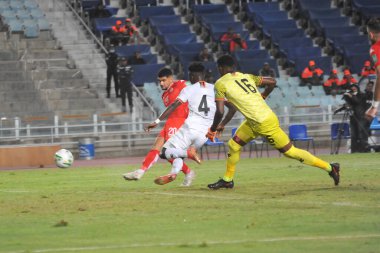TUNIS, TUNISIA - NOVEMBER 16, 2021: Tunus takımından Muhammed Drager (20) 2022 Dünya Kupası elemeleri sırasında, Tunus ve Zambiya arasında, Rades Olimpiyat Stadyumu 'nda