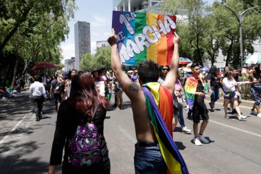 24 Haziran 2023, Mexico City: Mexico City 'deki XLV LGBTTTIQA + gurur yürüyüşüne yaklaşık 250.000 kişi katıldı. 24 Haziran 2023 'te Mexico City, Meksika' da (Fotoğraf: Luis Barron / Eyepix Group).