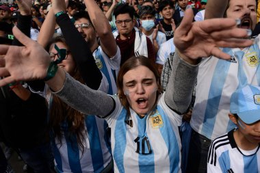 18 Aralık 2022, Mexico City, Meksika: Arjantinli taraftarlar FIFA Dünya Kupası 'nın yeni şampiyonu olarak Arjantin' i FIFA Hayran Festivali 'nde kutladılar. 18 Aralık 2022 'de Mexico City' de. Fotoğraf: Carlos Tischler / Hey
