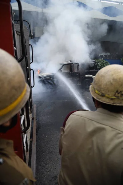 May 2023 Kolkata India Fire Fighters Throwing Water Burning Mid — Stock Photo, Image