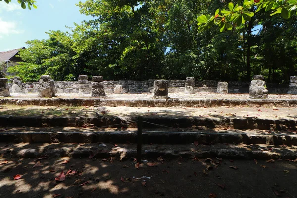 メキシコのカンクンで2023年5月23日 サンミゲリト考古学ゾーン 8世紀の古い場所 探検家は その印象的なチャアック宮殿 ほぼ50の埋葬物と 地元と外国の両方で多種多様なアーティファクトを見つけました — ストック写真