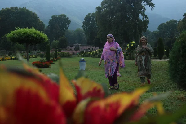 August 2023 Srinagar Kashmir Indien Kaschmirische Frauen Spazieren Frühen Morgen — Stockfoto