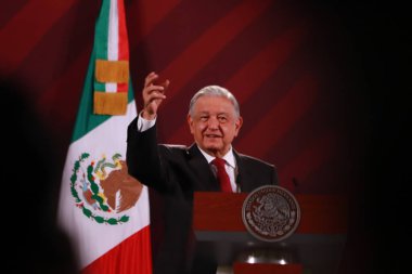 23 Ağustos 2023 'te Mexico City' de Meksika Devlet Başkanı Andres Manuel Lopez Obrador 23 Ağustos 2023 'te Mexico City, Meksika' da ulusal sarayda gazeteciler önünde düzenlenen brifing sırasında jest yaptı.
