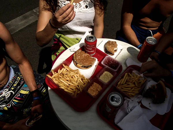 Woman Eats Cheeseburger French Fries — Stock Photo, Image