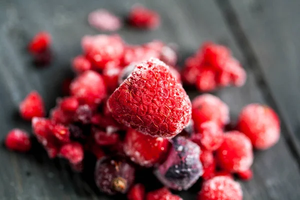 Frozen Seasonal Strawberries Kitchen Table — Stock Photo, Image