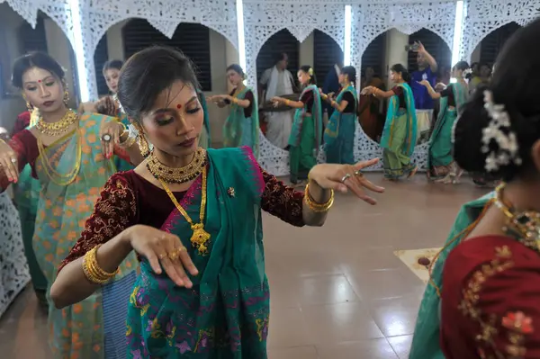 August 2023 Sylhet Bangladesh Manipuri Samfund Danser Med Deres Traditionelle - Stock-foto