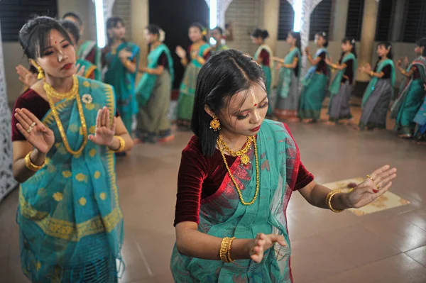 August 2023 Sylhet Bangladesh Manipuri Samfund Danser Med Deres Traditionelle - Stock-foto