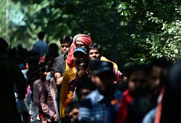 Augusti 2023 Srinagar Kashmir Indien Folk Köar Upp För Att — Stockfoto