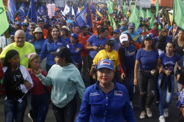 2 Eylül 2023, San Francisco, Venezuela: Demokratik Üniteler Platformu 'nda (PUD) yaşayan büyük bir Venezuelalı kalabalık, 1 Eylül Cuma günü Venezuela' daki San Francisco belediyesinde yürüyüşe geçti.