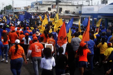 2 Eylül 2023, San Francisco, Venezuela: Demokratik Üniteler Platformu 'nda (PUD) yaşayan büyük bir Venezuelalı kalabalık, 1 Eylül Cuma günü Venezuela' daki San Francisco belediyesinde yürüyüşe geçti.