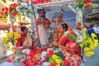 06 Eylül 2023 Sylhet-Bangladeş: Bugün Sylhet, Bangladeş 'te düzenlenen Krishna Janmashtami etkinliğinde küçük çocuklar Radha ve Krishna gibi giyiniyor. Janmashtami, Tanrı 'nın doğum yıldönümünü kutlamak için Hindu dindarlar tarafından kutlanır. 