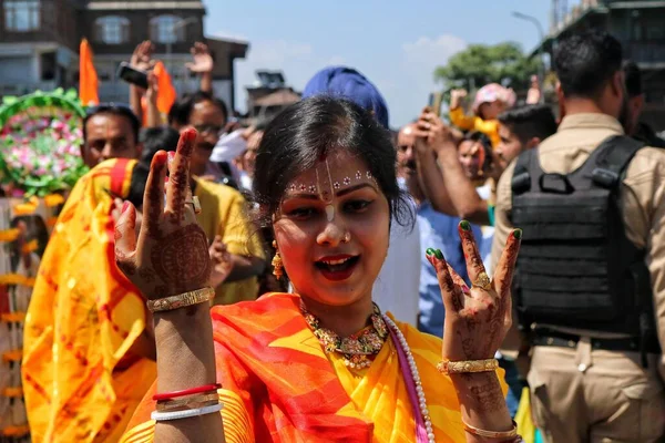 September 2023 Srinagar Kashmir India Een Hindoeïstische Vrouw Danst Tijdens — Stockfoto