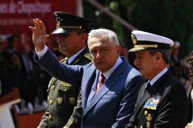 Mexico City - 13 Eylül 2023: Milli Savunma Bakanı Luis Cresencio Sandoval, Meksika Cumhurbaşkanı Andres Manuel Lopez Obrador ve Deniz Kuvvetleri Bakanı Rafael Ojeda Duran Chapultepec Çocuk Kahramanlarının 176. Yıl dönümünde
