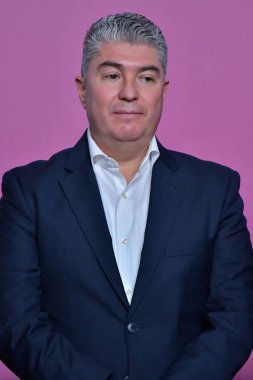 Toluca, Meksika - 13 Eylül 2023: Juan Carlos Gonzalez Romero, Devlet Sarayı 'nda Vali Delfina Gomez Alvarez' in kabinesinin sunumu sırasında. 13 Eylül 2023, Toluca 