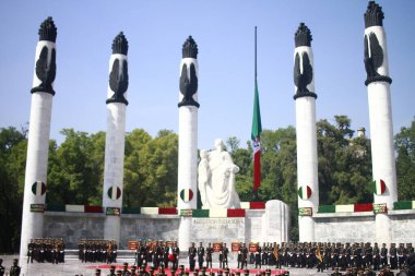 Mexico City, Meksika - 13 Eylül 2023: Chapultepec 'in Kahramanlık Kahramanlığı' nın 176. Yıl dönümü sırasında Kahraman Askeri Kolej öğrencileri. 13 Eylül 2023 'te. Mexico City 'de
